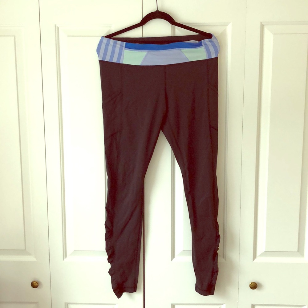 Black leggings with pockets and drawstring